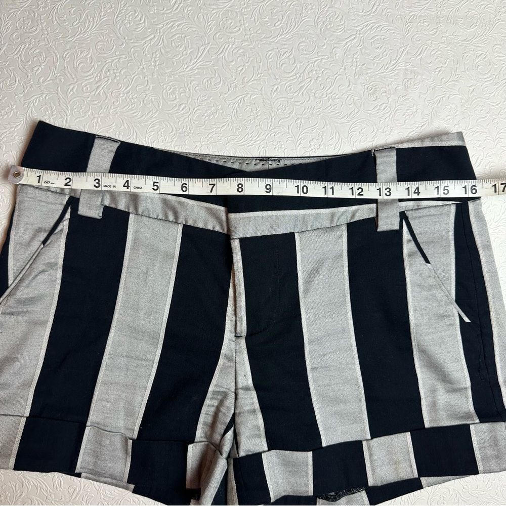 Alice + Olivia Striped High Waist Shorts Black & Gray Size 4 - Picture 4 of 10